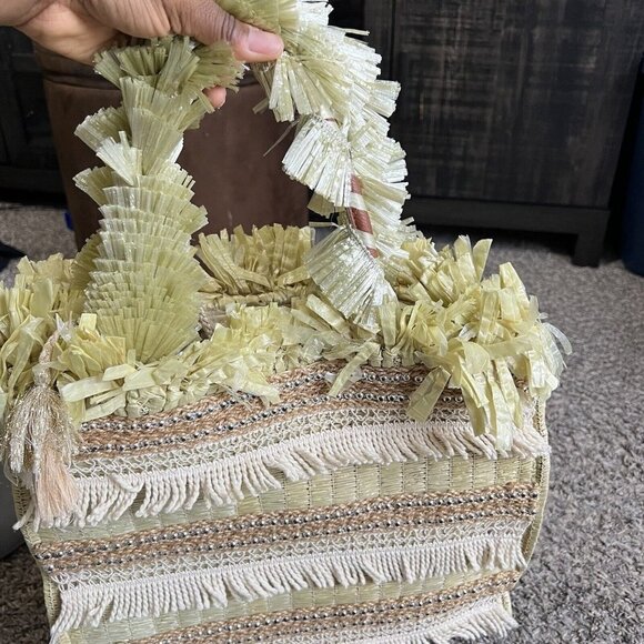 Pho Firenze Women's Straw Bag Tote Tassels Fringe Tan Gold Beach Party Beach - Picture 5 of 7